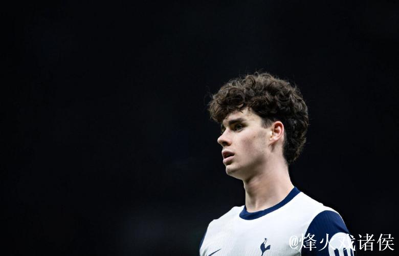 库杜斯:我们的表现不够好;很高兴看到阿奇-格雷想要控球 库杜斯:我们的表现不够好;很高兴看到阿奇-格雷想要控球