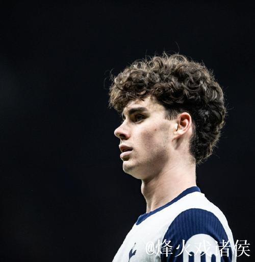 库杜斯:我们的表现不够好;很高兴看到阿奇-格雷想要控球 库杜斯:我们的表现不够好;很高兴看到阿奇-格雷想要控球